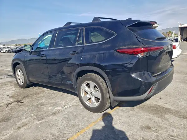 5TDZZRAH9NS552123 2022 TOYOTA HIGHLANDER - Image 2