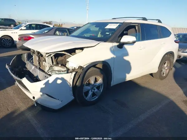 5TDZZRAHXMS075961 2021 TOYOTA HIGHLANDER - Image 2