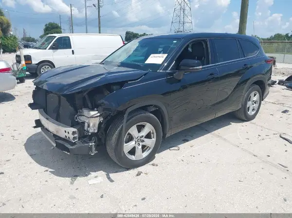 5TDZZRAHXMS089794 2021 TOYOTA HIGHLANDER - Image 2