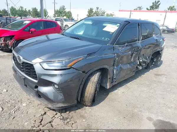 5TDZZRAHXMS516486 2021 TOYOTA HIGHLANDER - Image 2