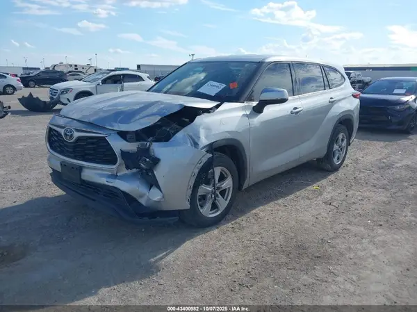 5TDZZRAHXNS106496 2022 TOYOTA HIGHLANDER - Image 2