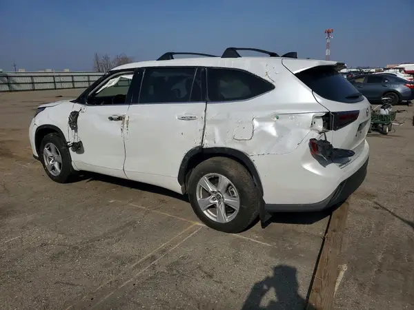5TDZZRAHXNS117921 2022 TOYOTA HIGHLANDER - Image 2