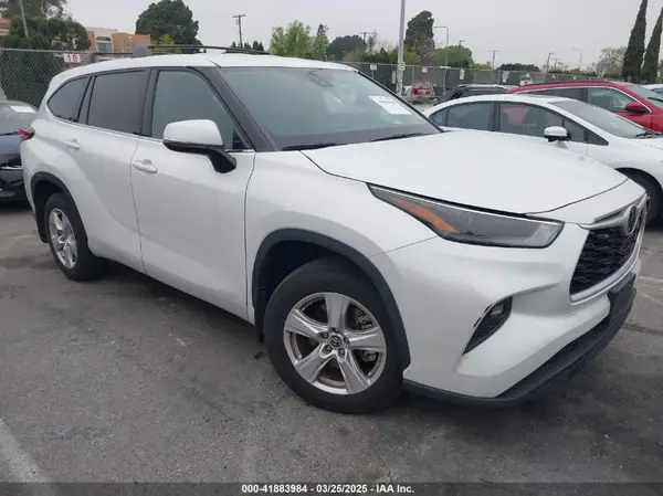 5TDZZRAHXNS142690 2022 TOYOTA HIGHLANDER - Image 1