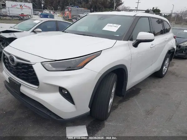 5TDZZRAHXNS142690 2022 TOYOTA HIGHLANDER - Image 2