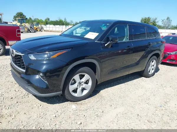 5TDZZRAHXNS541065 2022 TOYOTA HIGHLANDER - Image 2