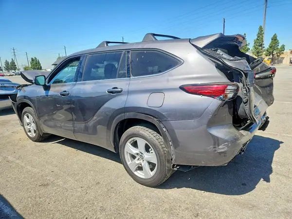 5TDZZRAHXNS544824 2022 TOYOTA HIGHLANDER - Image 2