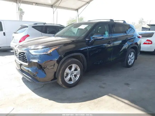 5TDZZRAHXNS554057 2022 TOYOTA HIGHLANDER - Image 2