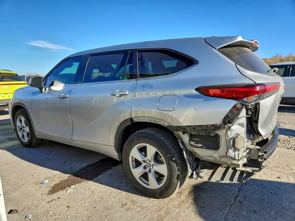 5TDZZRAHXNS560506 2022 TOYOTA HIGHLANDER - Image 2