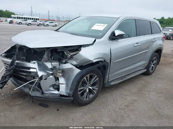 5TDZZRFH0HS188929 2017 TOYOTA HIGHLANDER - Image 2