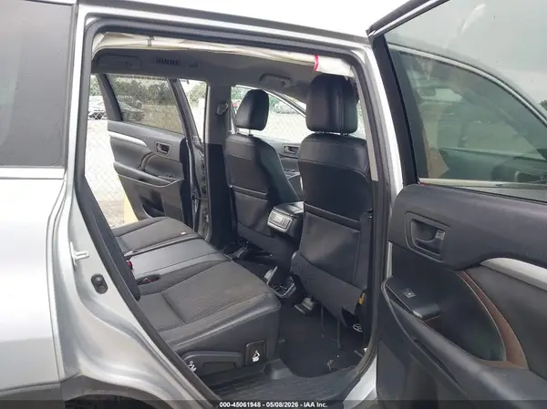 5TDZZRFH0HS188929 2017 TOYOTA HIGHLANDER - Image 8