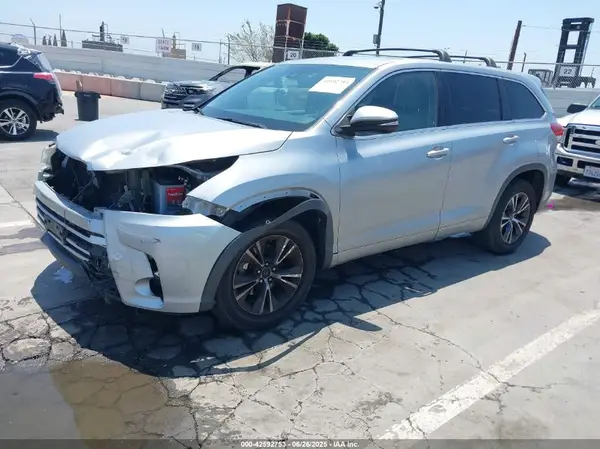 5TDZZRFH0HS204806 2017 TOYOTA HIGHLANDER - Image 2