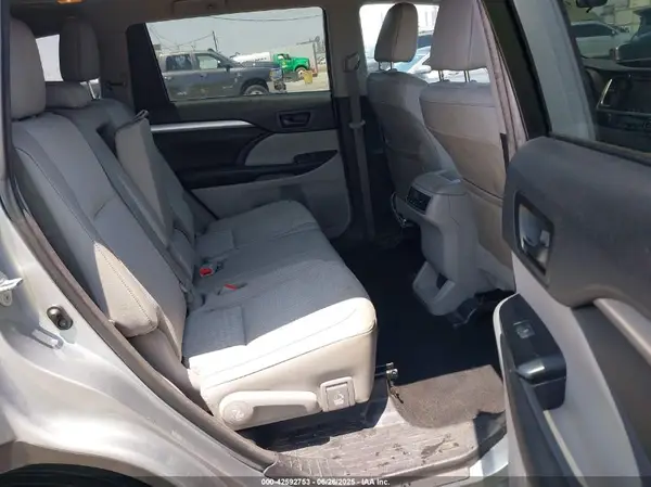 5TDZZRFH0HS204806 2017 TOYOTA HIGHLANDER - Image 8