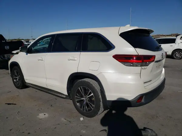 5TDZZRFH0HS215563 2017 TOYOTA HIGHLANDER - Image 2