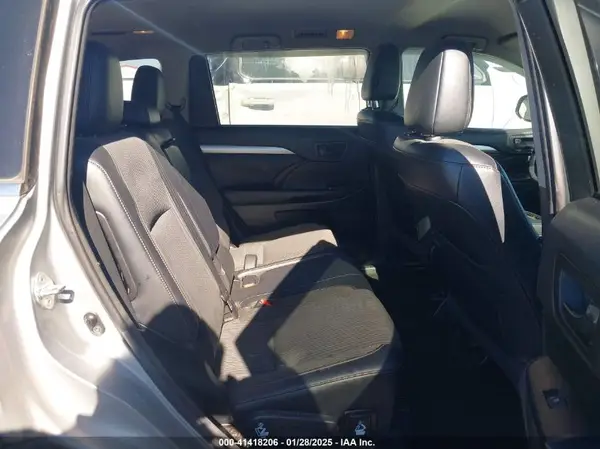 5TDZZRFH0HS217300 2017 TOYOTA HIGHLANDER - Image 8