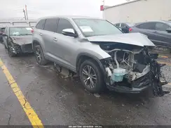 5TDZZRFH0HS219810 2017 TOYOTA HIGHLANDER