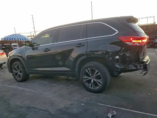 5TDZZRFH0HS222786 2017 TOYOTA HIGHLANDER - Image 2