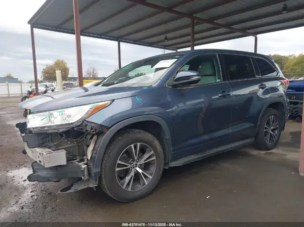 5TDZZRFH0HS224733 2017 TOYOTA HIGHLANDER - Image 2