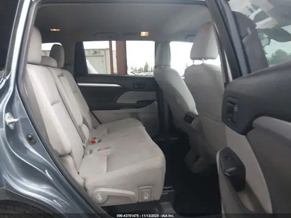 5TDZZRFH0HS224733 2017 TOYOTA HIGHLANDER - Image 8