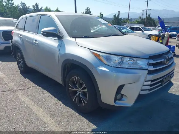 5TDZZRFH0HS229561 2017 TOYOTA HIGHLANDER - Image 1