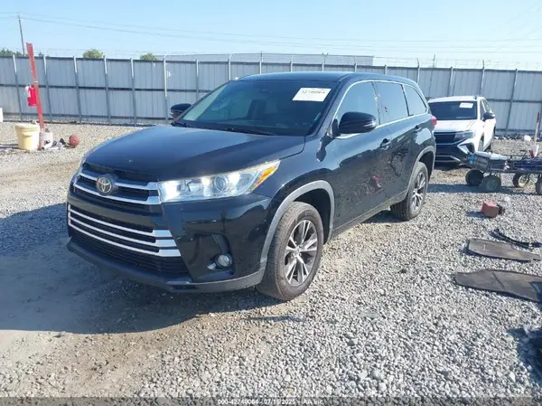 5TDZZRFH0HS231861 2017 TOYOTA HIGHLANDER - Image 2