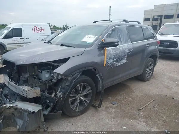 5TDZZRFH0JS236919 2018 TOYOTA HIGHLANDER - Image 2