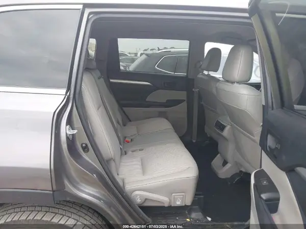 5TDZZRFH0JS236919 2018 TOYOTA HIGHLANDER - Image 8