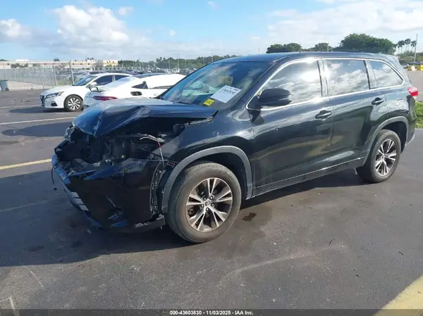 5TDZZRFH0JS240372 2018 TOYOTA HIGHLANDER - Image 2
