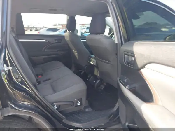 5TDZZRFH0JS240372 2018 TOYOTA HIGHLANDER - Image 8