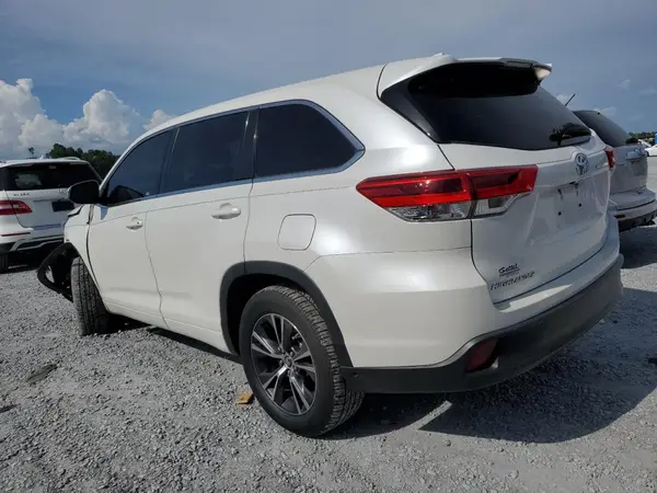 5TDZZRFH0JS240436 2018 TOYOTA HIGHLANDER - Image 2