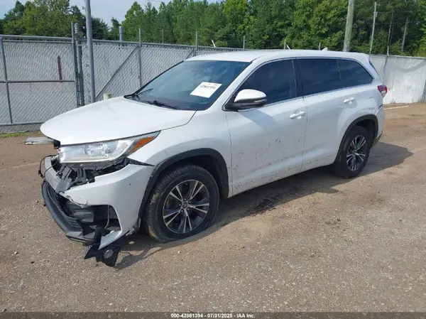5TDZZRFH0JS240467 2018 TOYOTA HIGHLANDER - Image 2