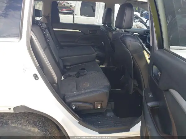5TDZZRFH0JS240467 2018 TOYOTA HIGHLANDER - Image 8