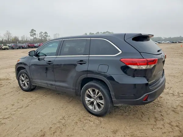 5TDZZRFH0JS243630 2018 TOYOTA HIGHLANDER - Image 2