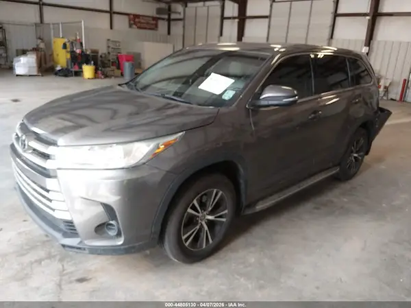 5TDZZRFH0JS263960 2018 TOYOTA HIGHLANDER - Image 2