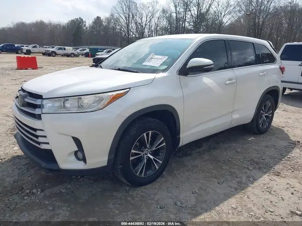 5TDZZRFH0JS266907 2018 TOYOTA HIGHLANDER - Image 2