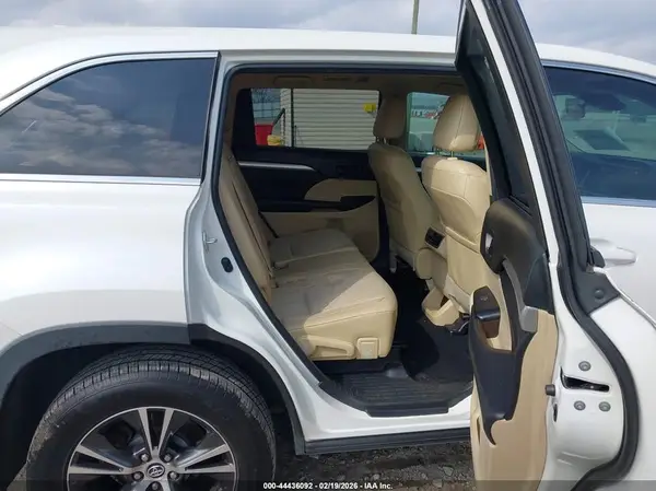 5TDZZRFH0JS266907 2018 TOYOTA HIGHLANDER - Image 8