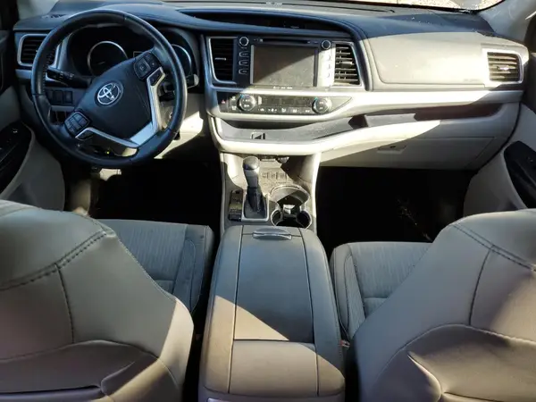 5TDZZRFH0JS282167 2018 TOYOTA HIGHLANDER - Image 8