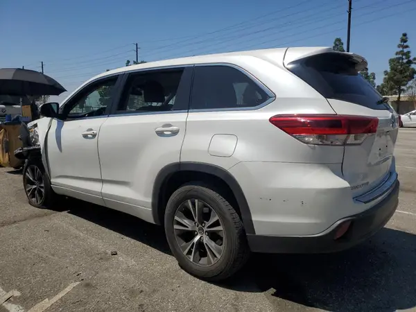 5TDZZRFH0JS287157 2018 TOYOTA HIGHLANDER - Image 2