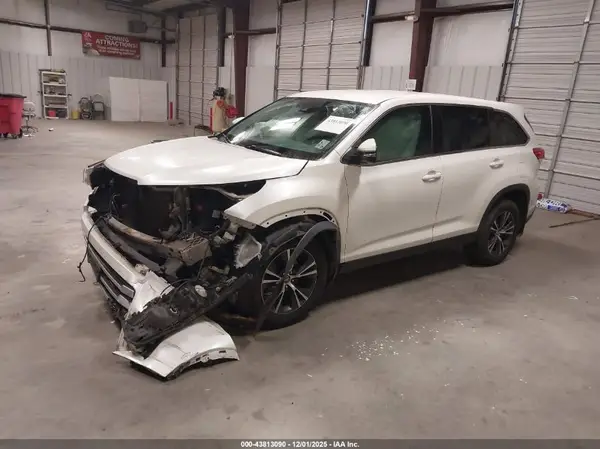 5TDZZRFH0K5339470 2019 TOYOTA HIGHLANDER - Image 2