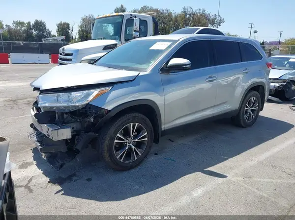 5TDZZRFH0KS289346 2019 TOYOTA HIGHLANDER - Image 2