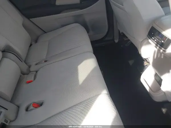 5TDZZRFH0KS290576 2019 TOYOTA HIGHLANDER - Image 8