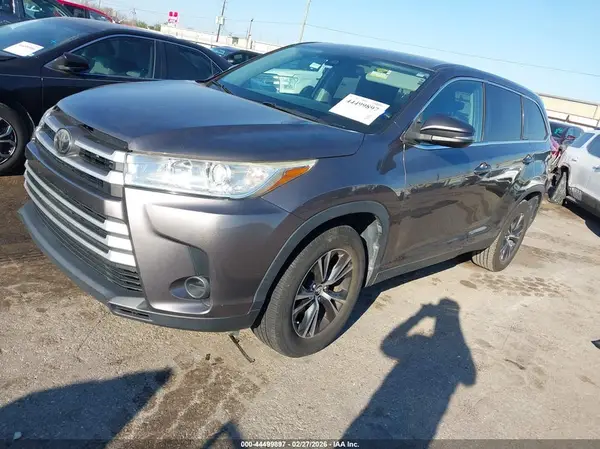 5TDZZRFH0KS304329 2019 TOYOTA HIGHLANDER - Image 2