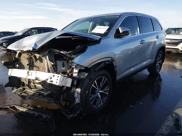 5TDZZRFH0KS307053 2019 TOYOTA HIGHLANDER - Image 2