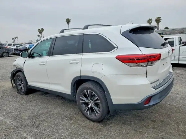5TDZZRFH0KS310065 2019 TOYOTA HIGHLANDER - Image 2