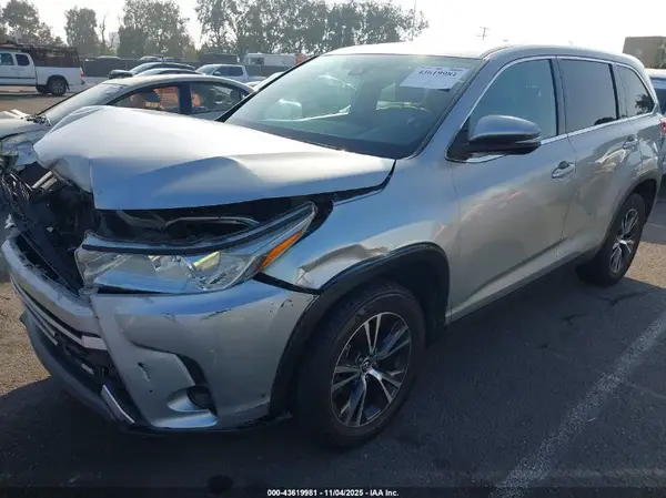 5TDZZRFH0KS321518 2019 TOYOTA HIGHLANDER - Image 2