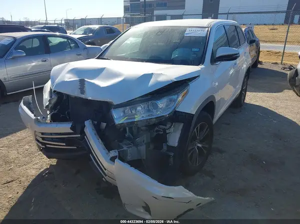 5TDZZRFH0KS349156 2019 TOYOTA HIGHLANDER - Image 2