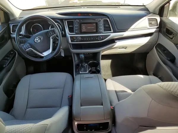 5TDZZRFH0KS351375 2019 TOYOTA HIGHLANDER - Image 8