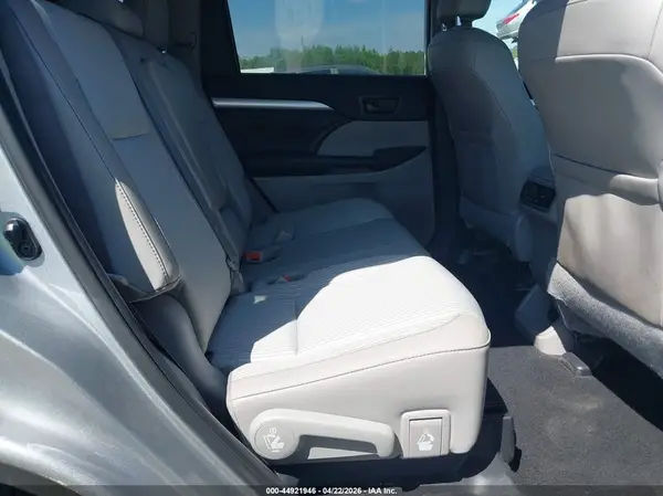5TDZZRFH0KS359802 2019 TOYOTA HIGHLANDER - Image 8