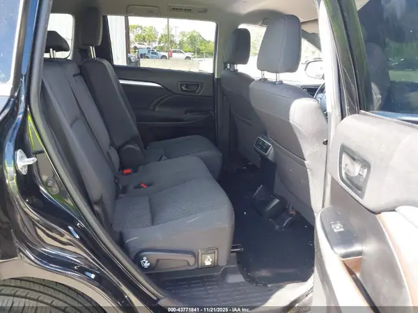 5TDZZRFH0KS368435 2019 TOYOTA HIGHLANDER - Image 8
