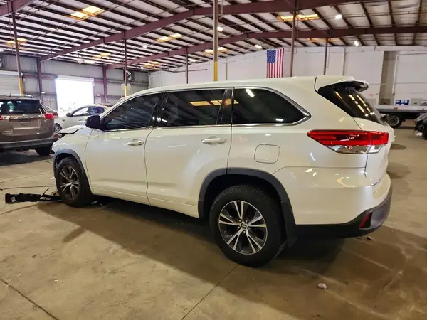 5TDZZRFH1HS189328 2017 TOYOTA HIGHLANDER - Image 2