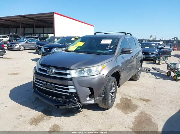 5TDZZRFH1HS197395 2017 TOYOTA HIGHLANDER - Image 2